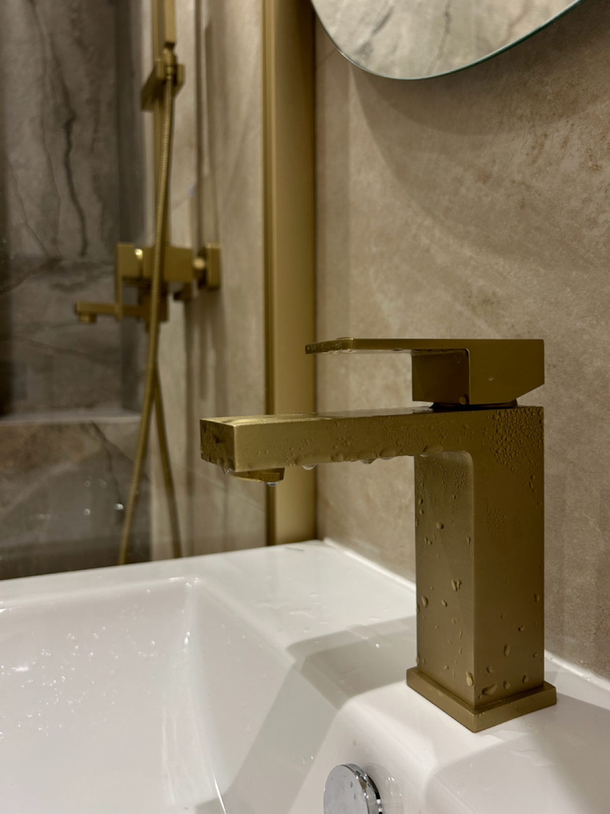 Как интегрировать матовое золото в современный санузел | Сетка — социальная сеть от hh.ru