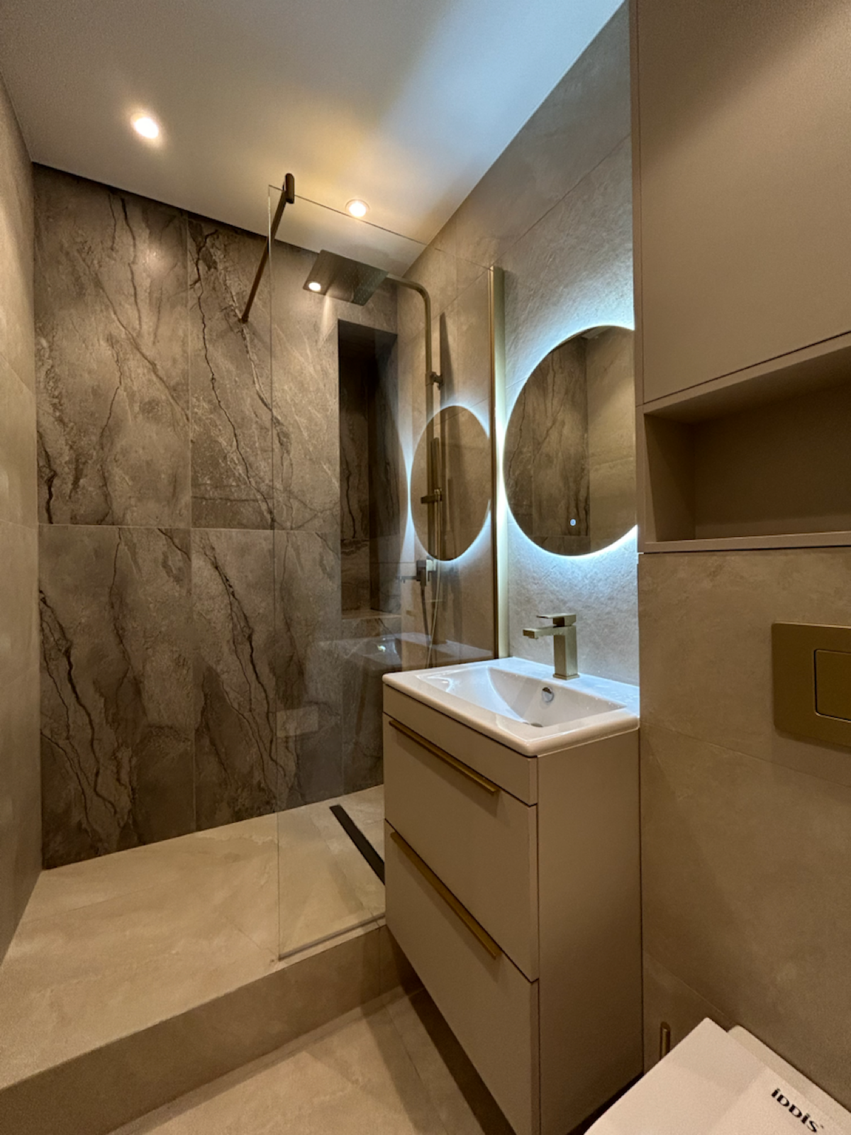 Как интегрировать матовое золото в современный санузел | Сетка — социальная сеть от hh.ru