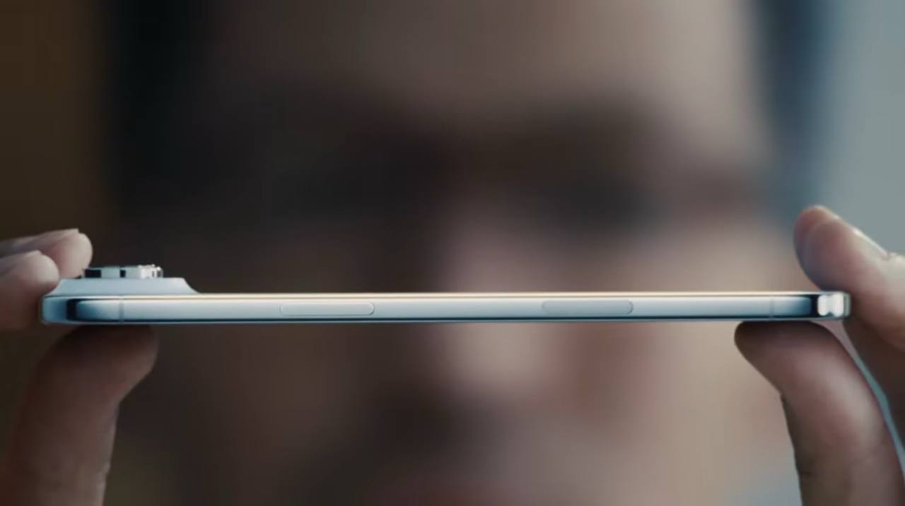 Я в полнейшем восторге от iPhone Air!
Вот это действительно неожиданный дизайн.
Во время презентации думала, что пора готовить почку, но цена порадовала, кстати 👍🏼
P.S | Сетка — социальная сеть от hh.ru
