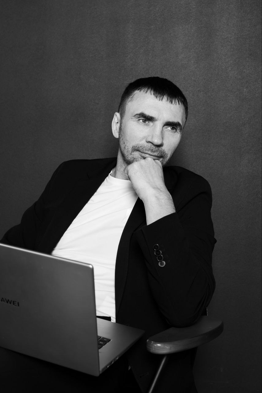 Дорогие друзья, в продолжение темы нашей ответственности.
Сегодня хочу поговорить о наших доходах.
Помню, как в 90-е у моего знакомого был ларёк. Всё держалось только на нём | Сетка — социальная сеть от hh.ru