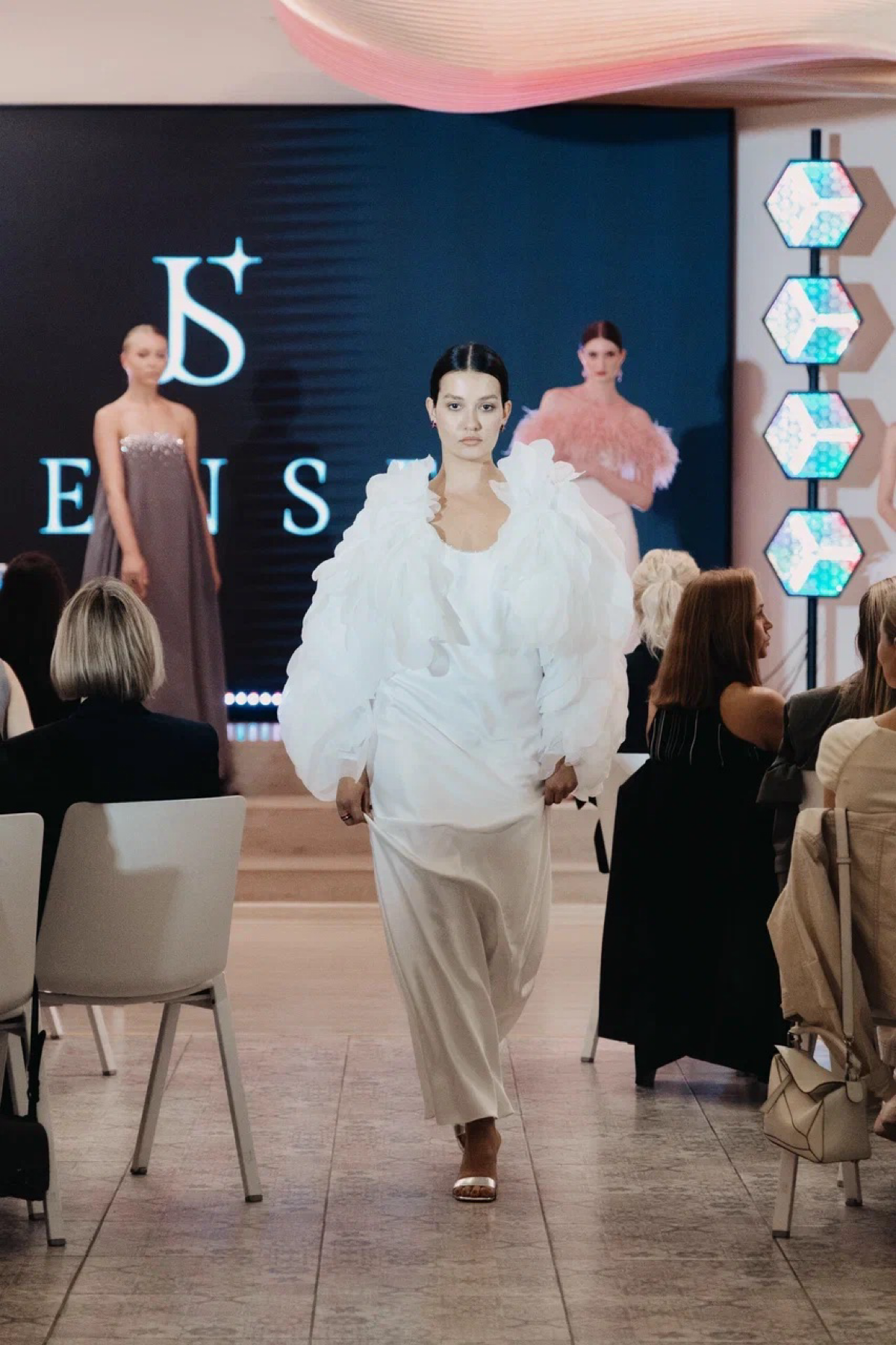 Мастер класс с Екатериной Андреевой — до сих пор под впечатлением! ✨
Впервые в Нижнем Новгороде MUZA ART CLUB устроил не просто встречу, а настоящий заряд вдохновения 💓 на площадке КУПНО
Екатерина Анд... | Сетка — социальная сеть от hh.ru