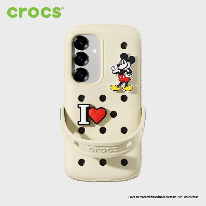 А для резко устаревших iPhone 15 и 16 (и приличных Samsung Galaxy S25) вышли Crocs-чехлы. С отверстиями для джиббитсов и ремешками.
#поленовостей
#полепредметов | Сетка — социальная сеть от hh.ru