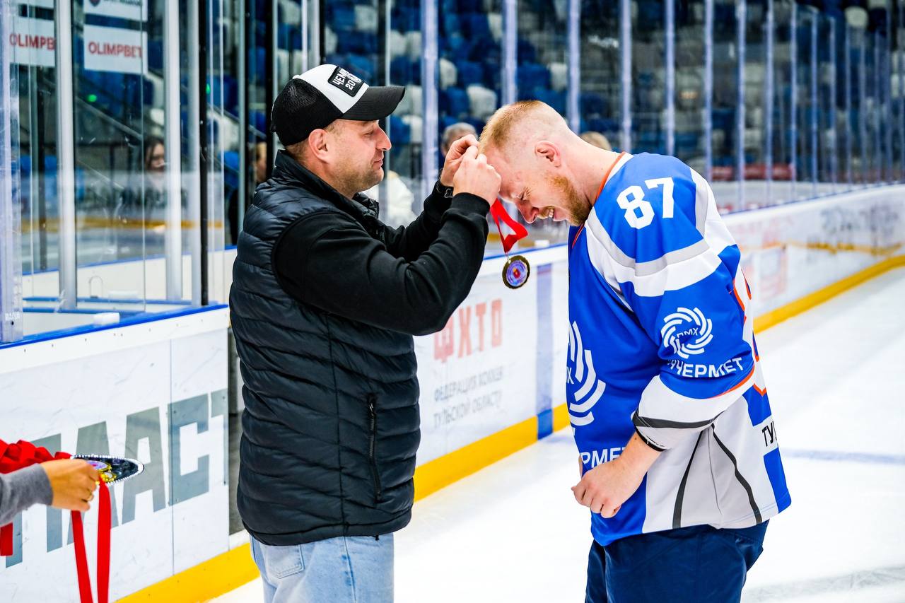 Мы снова первые🏆🏒🥅
Хоккейная команда «Тулачермет» завоевала Кубок Тульской области по хоккею среди любительских команд.
В финальном матче наши коллеги одержали победу над командой «Тульский Токарев» | Сетка — социальная сеть от hh.ru