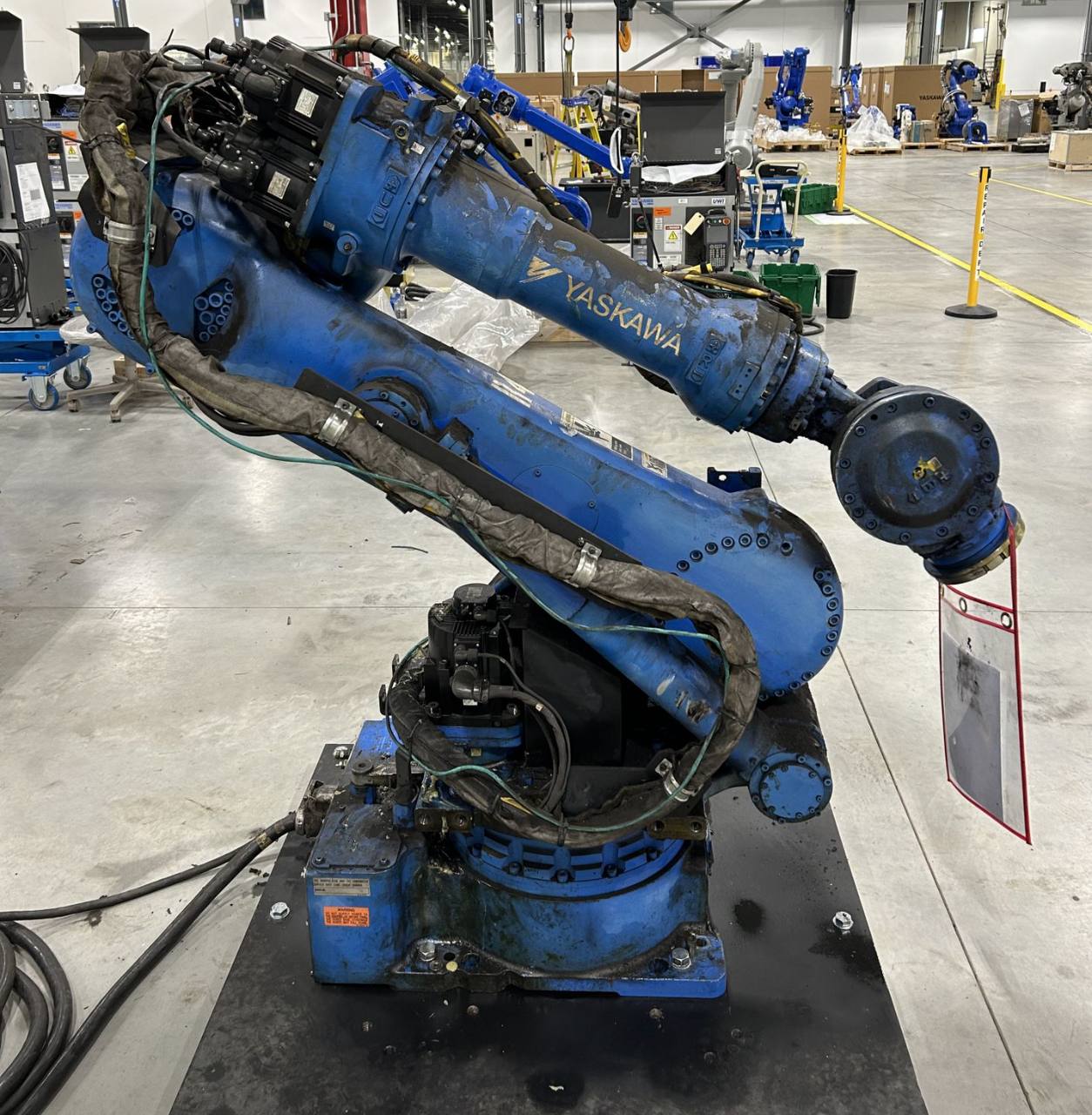 🤖✨ ООО «ЕМС Групп» производит защитные чехлы для промышленных роботов и другого оборудования.
Зачем они нужны?
Рабочая среда на производстве далеко не всегда стерильная | Сетка — социальная сеть от hh.ru