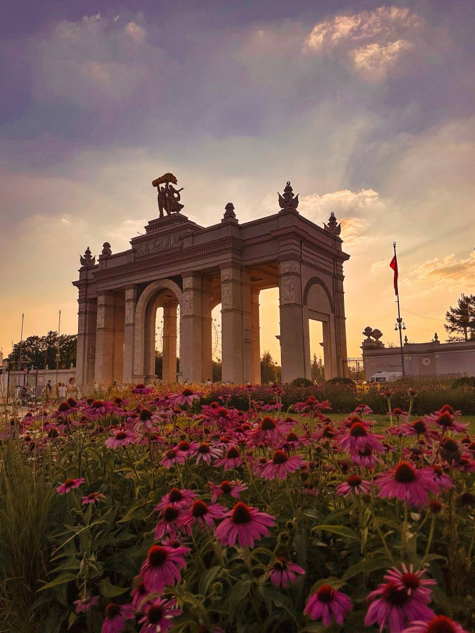 🌆Прекрасный закат на ВДНХ
А вы фотографируете закаты?
😍 — Да
😁 — Нет
📲Подпишитесь на Вдвижении
#бесплатно
В этом посте были ссылки, но мы их удалили по правилам Сетки | Сетка — социальная сеть от hh.ru