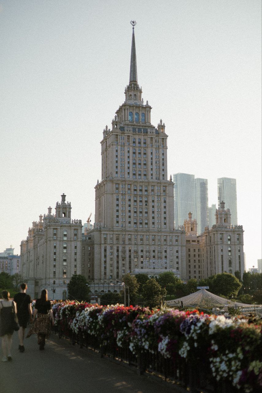 Похоже на Москву)?
По мне так это точно другая страна) | Сетка — социальная сеть от hh.ru