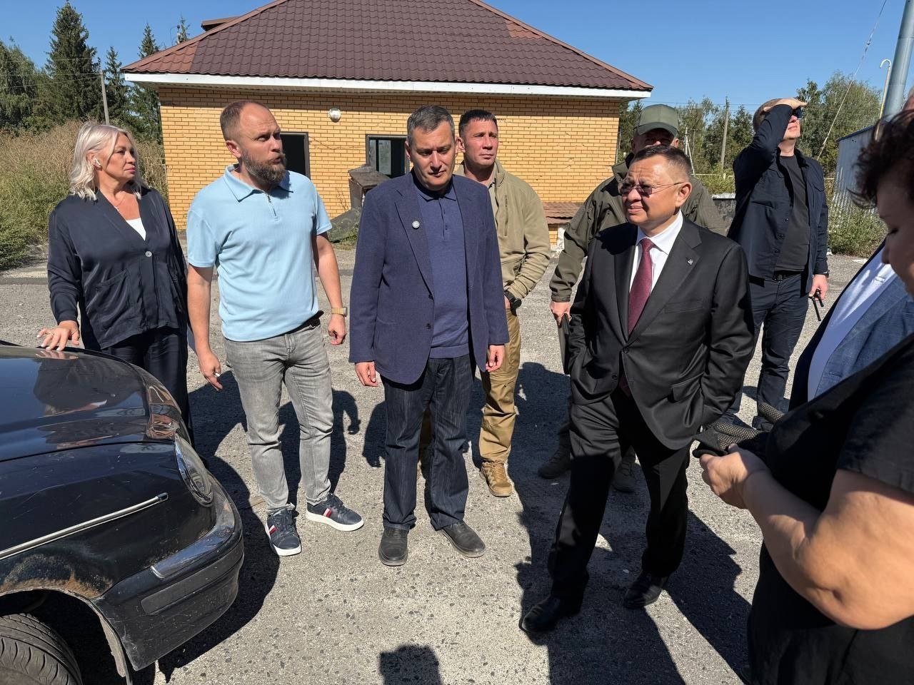 Глава Минстроя России Ирек Файзуллин в ходе рабочего визита в Курскую область совместно с врио губернатора Александром Хинштейном осмотрел объекты первой очереди восстановления приграничных территорий... | Сетка — социальная сеть от hh.ru