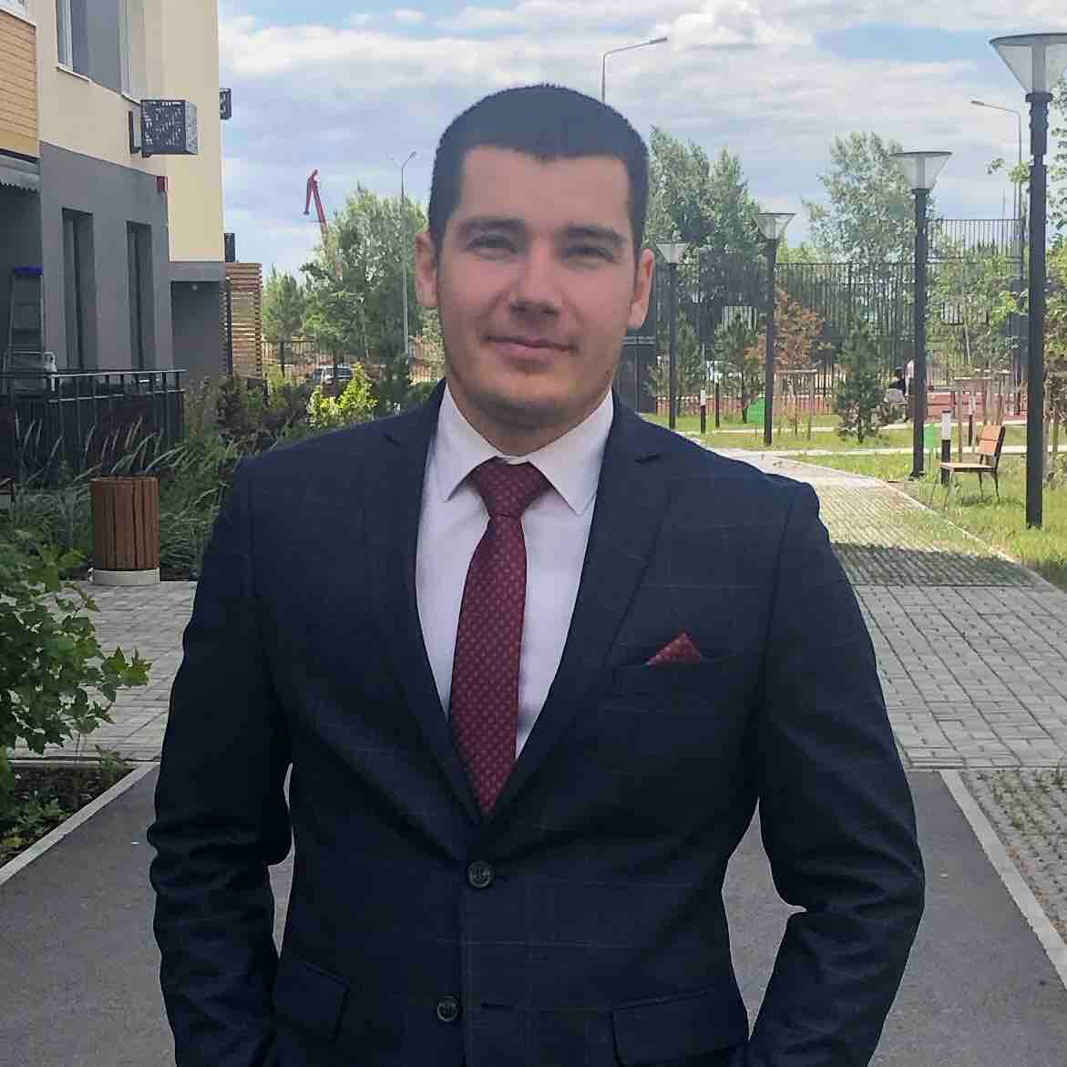 Максим Плотников
