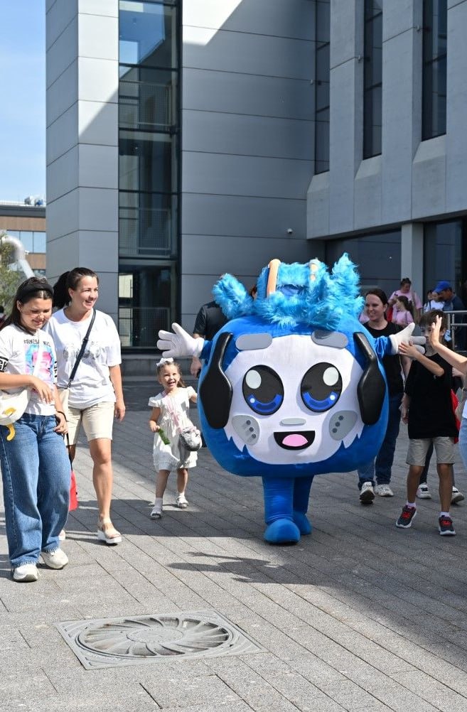 🍦День города с бесплатным мороженым
13 сентября 13:00-19:00
В программе:
⭕️бесплатное мороженое
⭕️мастер-классы
⭕️квизы и викторины
⭕️анимация с Электробусиком
⭕️паблик-ток и настолки
⭕️розыгрыши пода... | Сетка — социальная сеть от hh.ru