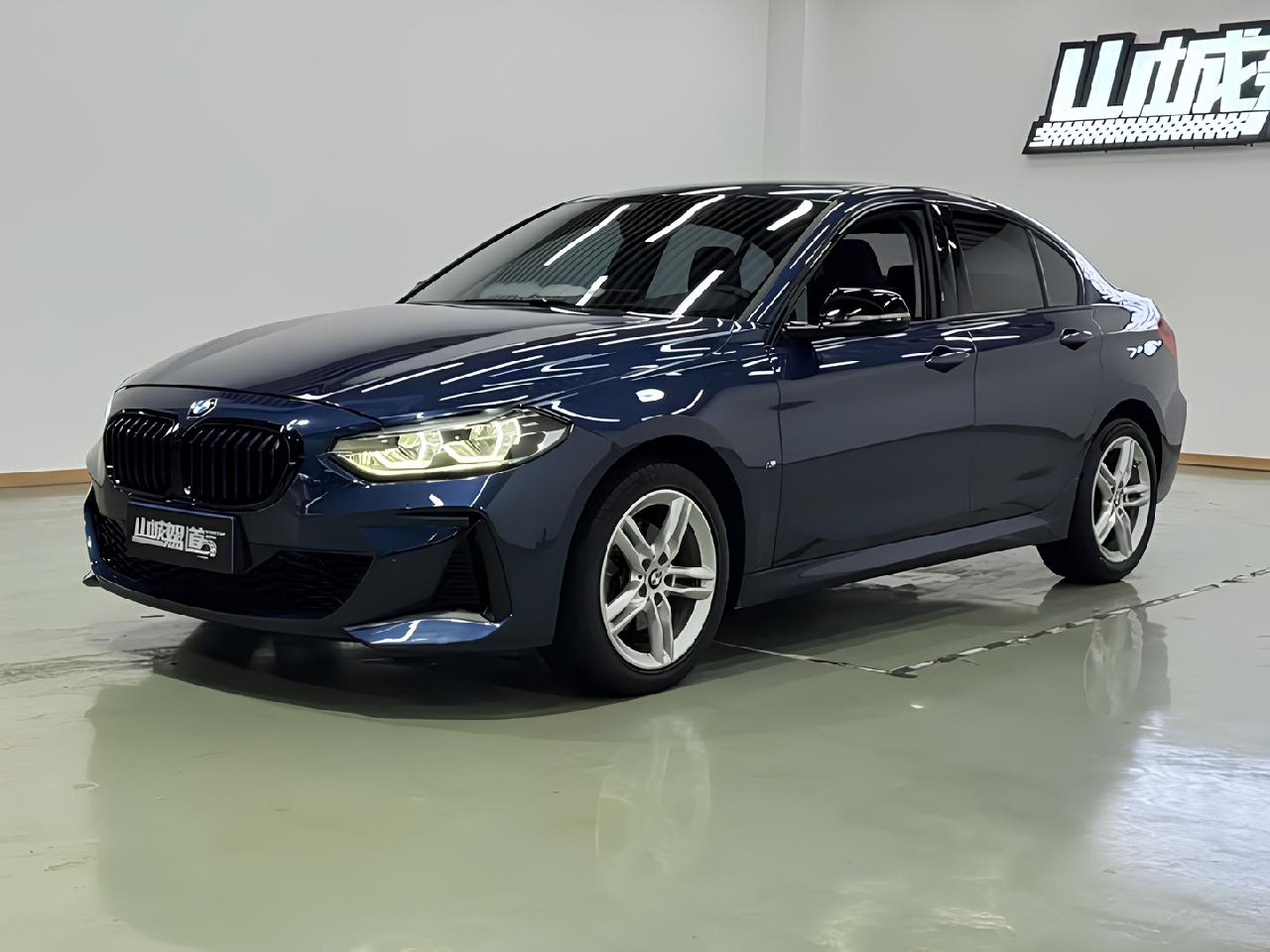 🚘BMW 120i M Sports
Говорят: «Маленькая, да удаленькая» — это про эту BMW.
Не машина, а шило на колёсах🏎
✅ 2021 год, Май
✅ 51 044 км
✅ Бензин 1.5 л, 140 л.с | Сетка — социальная сеть от hh.ru