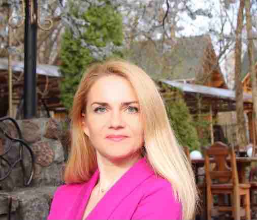 Анна Лоскутова