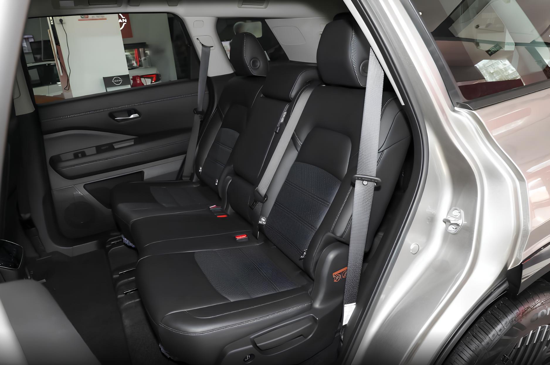 🚘Nissan Pathfinder
Новый, 7 мест
Когда хочется, чтобы влезли все: семья, друзья, друзья друзей и ещё пару пакетов из Ленты
✅ 2.0 л, 252 л.с. — едешь уверенно, даже если сзади сидит тёща и «советует» | Сетка — социальная сеть от hh.ru