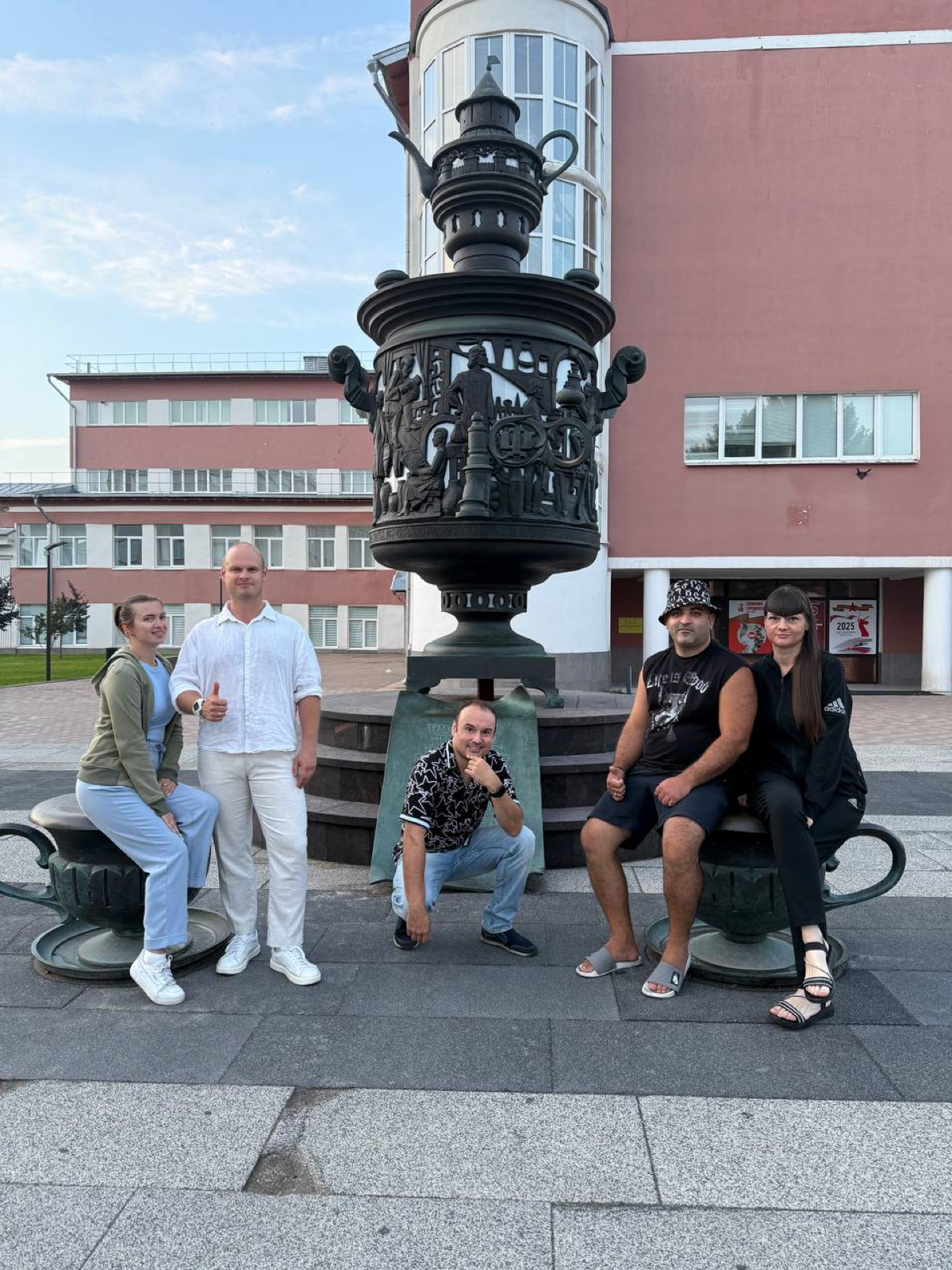 Твой бизнес растет ровно до уровня твоего мышления. А мышление — до уровня твоего окружения.
Если хочешь масштабировать бизнес — сначала масштабируй себя | Сетка — социальная сеть от hh.ru