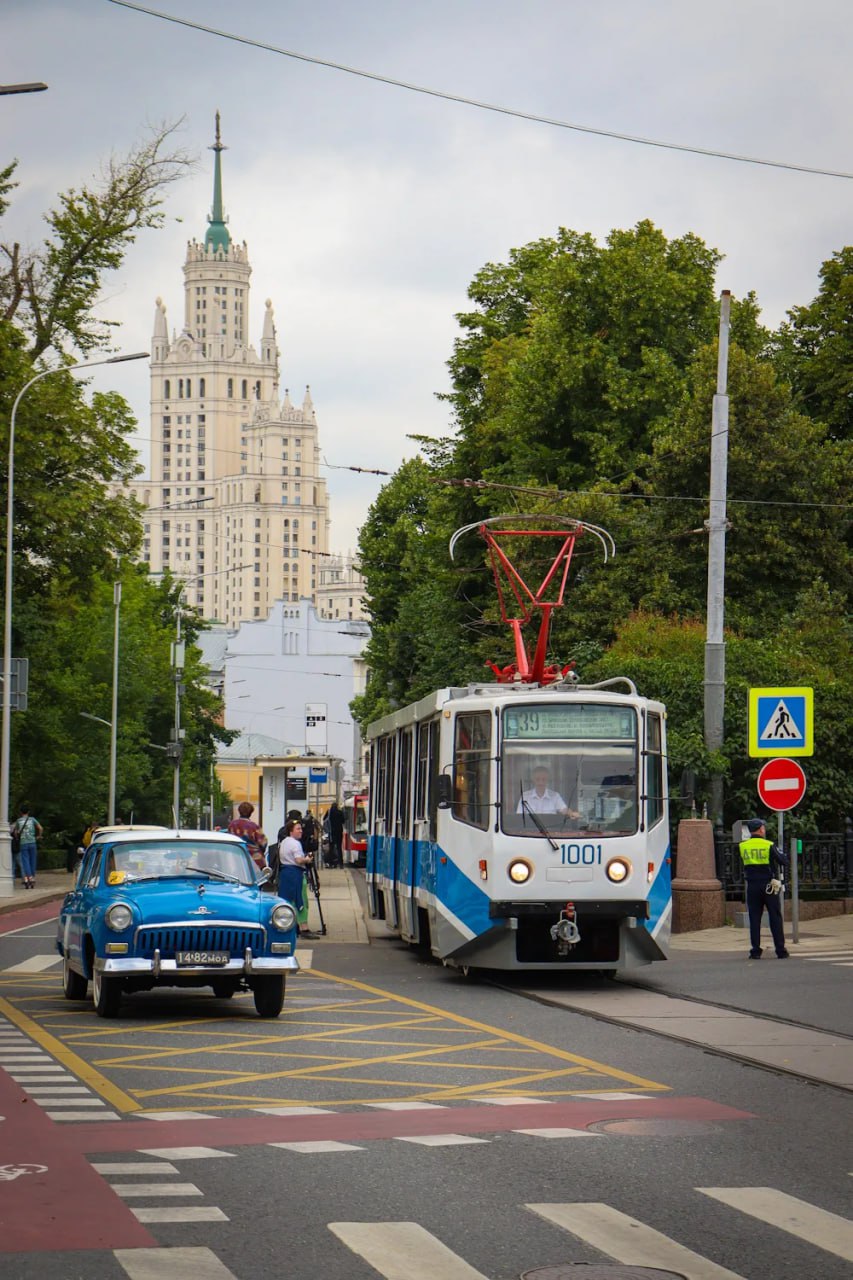 В День города продлят работу московского транспортаⓂ️
❗️В ночь с 13 на 14 сентября станции метро и МЦК будут открыты на вход до 02:00
❗️17 трамвайных маршрутов в разных районах города продолжат свою р... | Сетка — социальная сеть от hh.ru