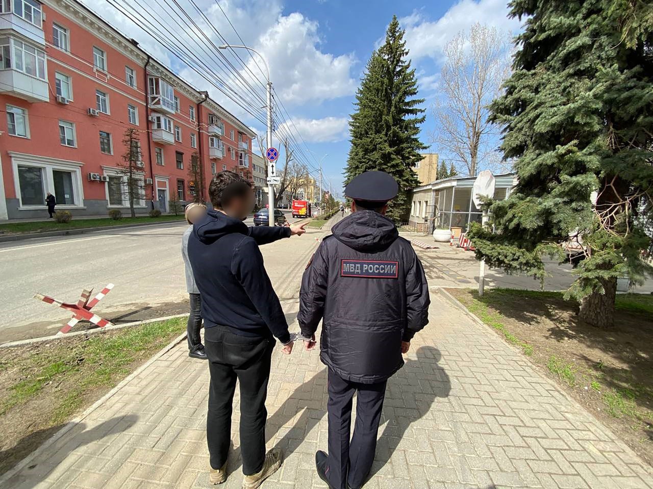 Жителя Ставрополя подозревают в госизмене
Краевое управление ФСБ сообщает, что в 2023 году молодой человек вступил в запрещённую террористическую организацию | Сетка — социальная сеть от hh.ru