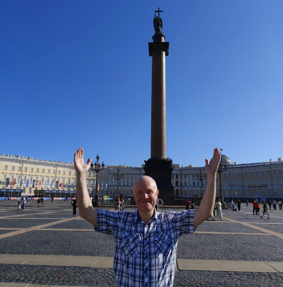 Что стоит за деньгами.  
Часто мы зацикливаемся на предмете, а настоящая потребность — в эмоции, которая за ним стоит | Сетка — социальная сеть от hh.ru