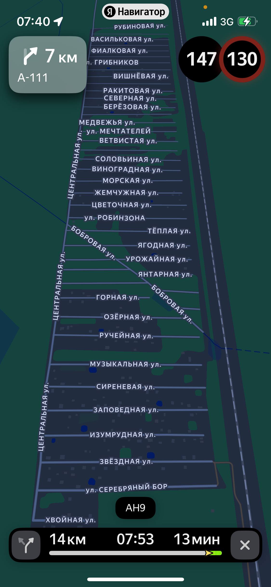 Утренний навигатор.
Даже на скорости не мог не заметить придорожный Манхэттен. Обратите внимание, как эффектно застройку пересекает местный Бродвей, а точнее – Бобрвей | Сетка — социальная сеть от hh.ru