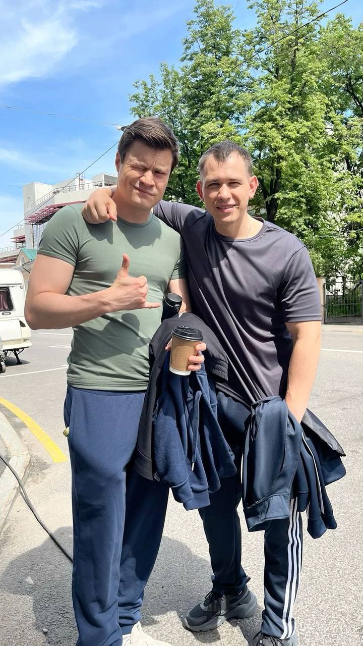 Находка для разгрузки вечером, после рабочей недели
Делюсь открытием - сериал «Телохранители»
Да, это наш сериал. Да, это проект ТНТ | Сетка — социальная сеть от hh.ru