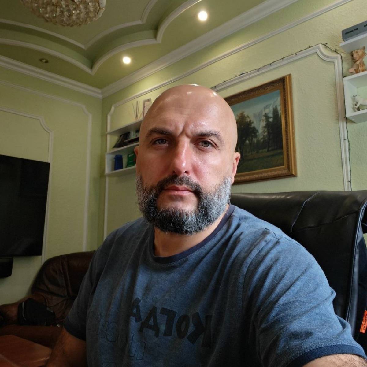 Юрий Челолян