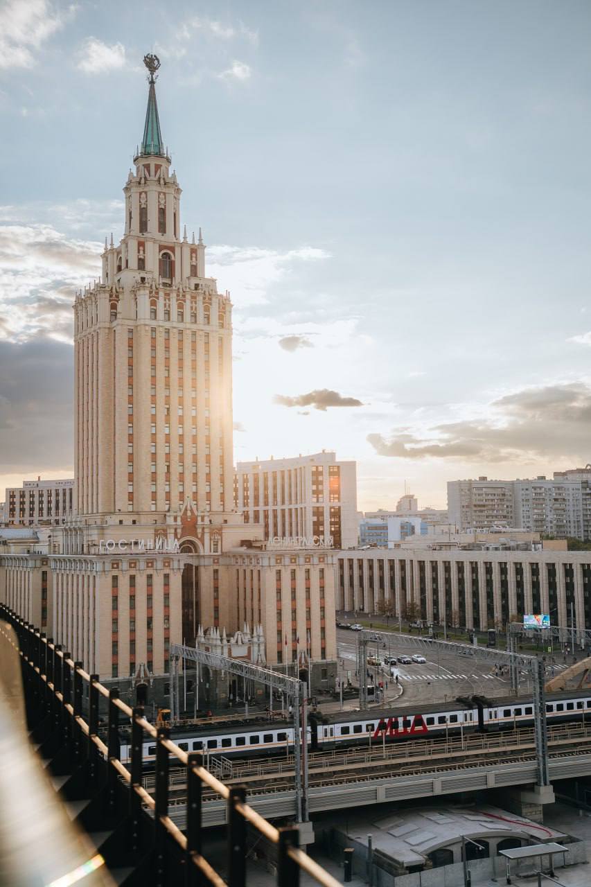 😍Вид на Комсомольскую площадь со смотровой площадки Казанского вокзала
📲Подпишитесь на Вдвижении
#бесплатно
В этом посте были ссылки, но мы их удалили по правилам Сетки | Сетка — социальная сеть от hh.ru