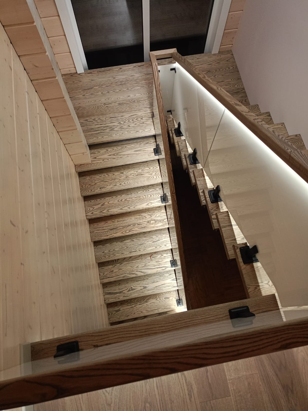 ✨ Завершили лестницу в доме из бруса! | Сетка — социальная сеть от hh.ru