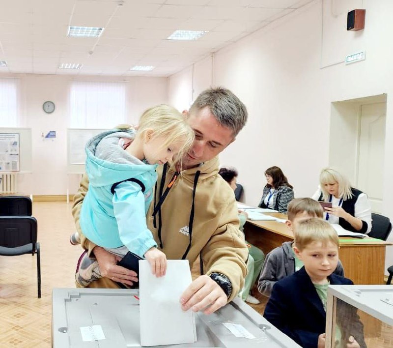 Семьи Ставрополья голосуют за будущее вместе👩‍👩‍👦
Для многих семей голосование стало доброй традицией | Сетка — социальная сеть от hh.ru