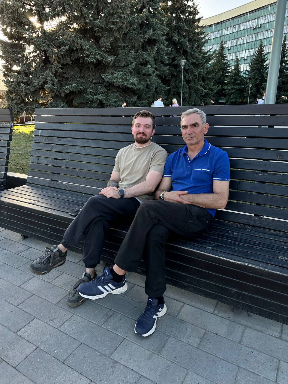 Сегодня мне 31 🥳
В клуб 30-летних я уже ворвался в прошлом году, пока осваиваюсь и чувствую себя молодым, жизнь только начинается (правда же?)
Начиная с сентября 2022 года моя жизнь начала сильно меня... | Сетка — социальная сеть от hh.ru