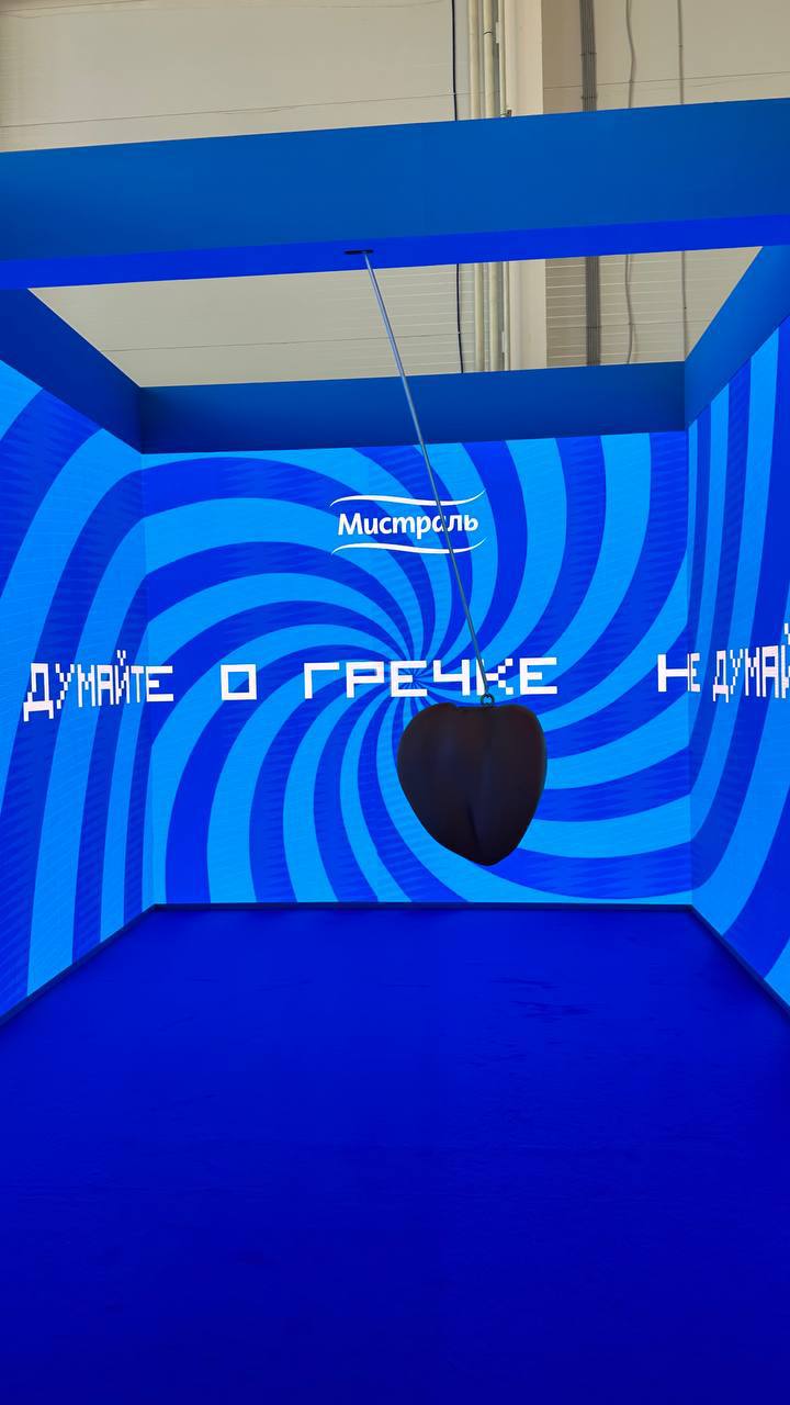 Что было
В выходные Москва отметила своё 878-летие. Лучший город на земле, ну попробуй поспорь со мной, хихи.
И, фоново, 90% моих знакомых отправились на Blazar и Cosmoscow | Сетка — социальная сеть от hh.ru