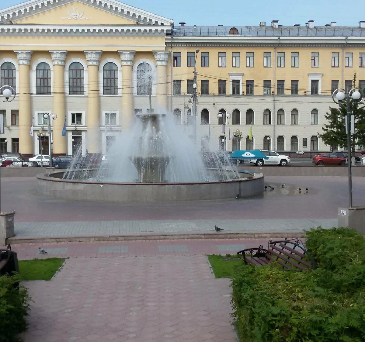 В преддверии выборов придумал легенду, что я избираюсь на должность Креативного директора Томска (такой никогда, естественно, не было).
С помощью ИИ преобразил город, создав город мечты. Ну почти | Сетка — социальная сеть от hh.ru