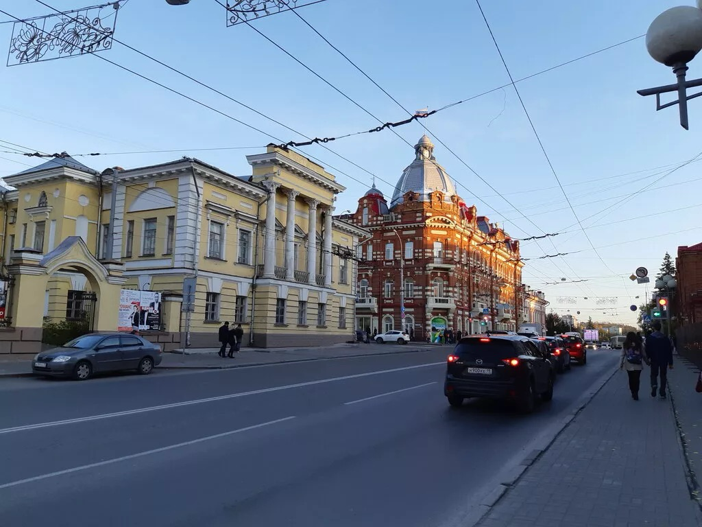 В преддверии выборов придумал легенду, что я избираюсь на должность Креативного директора Томска (такой никогда, естественно, не было).
С помощью ИИ преобразил город, создав город мечты. Ну почти | Сетка — социальная сеть от hh.ru