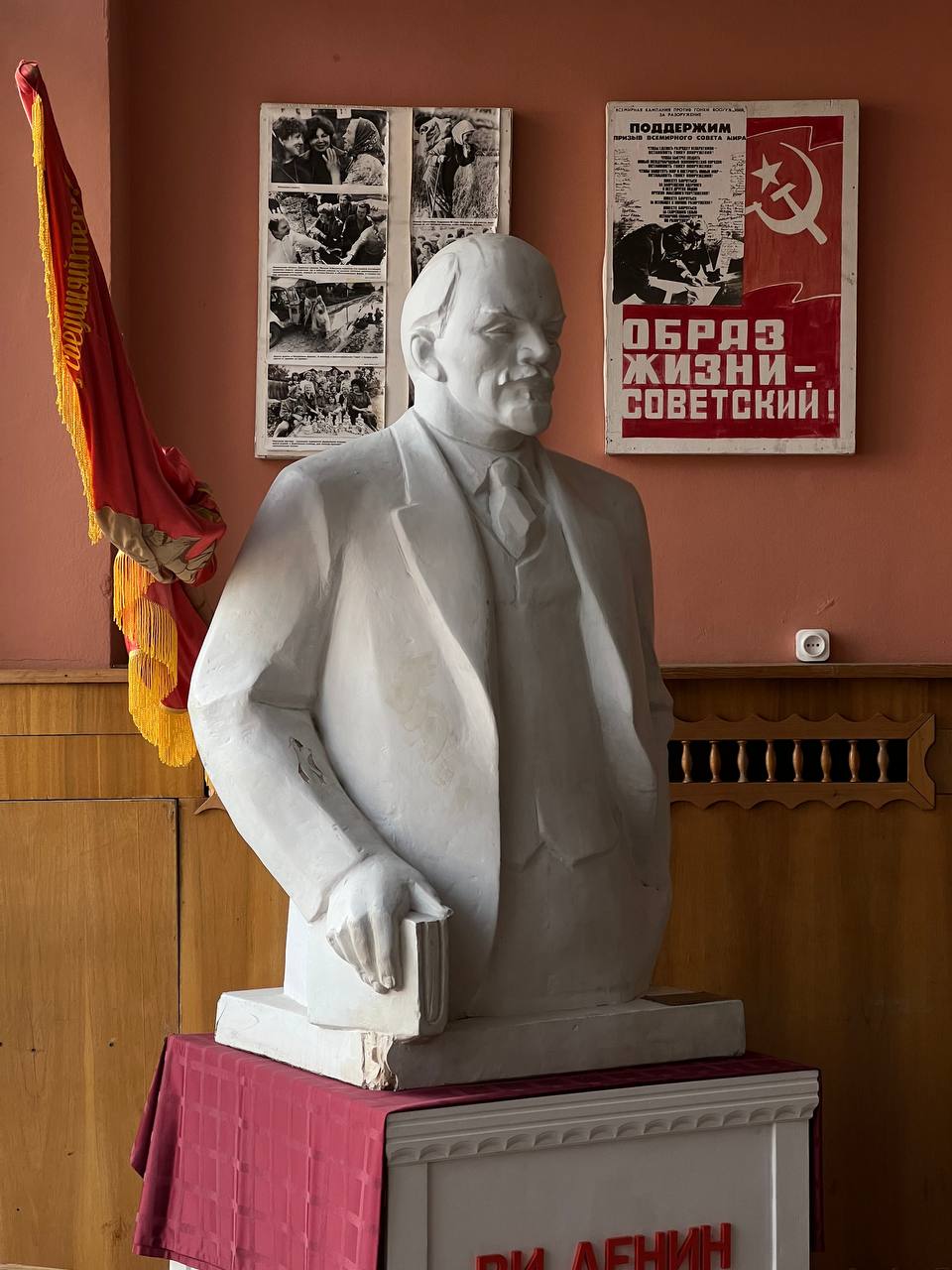 Короче, интересной инфы про Шпицберген так много, что хочется написать гигантский лонгрид с миллионом фоток
Но давайте начнем кушать это все небольшими порциями
Это Пирамида | Сетка — социальная сеть от hh.ru