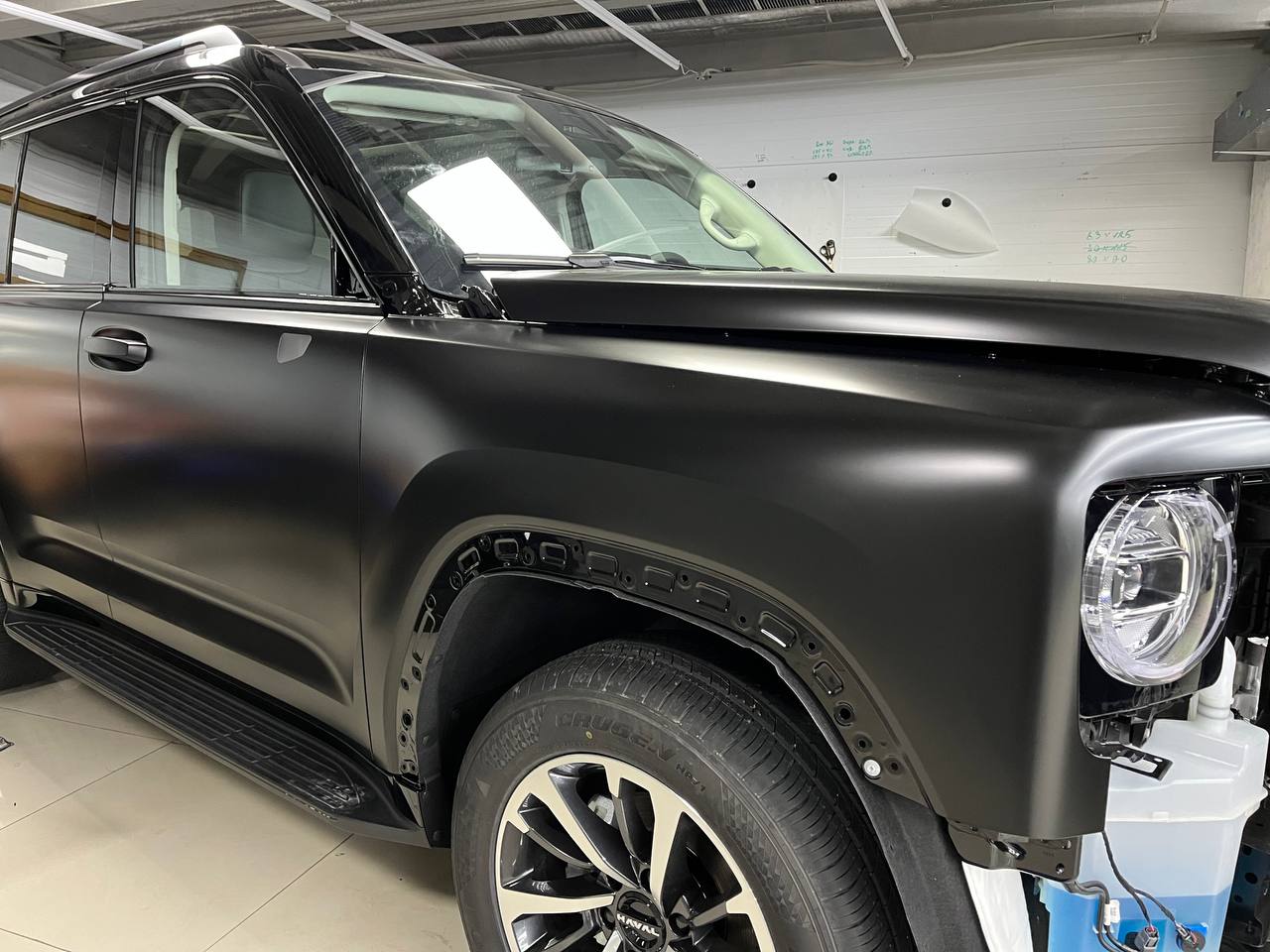 Почему плёнка лучшее решение для защиты
Плёнка работает как броня:
• сохраняет блеск и цвет ЛКП;
• защищает от сколов, царапин и реагентов;
• продлевает жизнь кузова и повышает стоимость автомобиля пр... | Сетка — социальная сеть от hh.ru