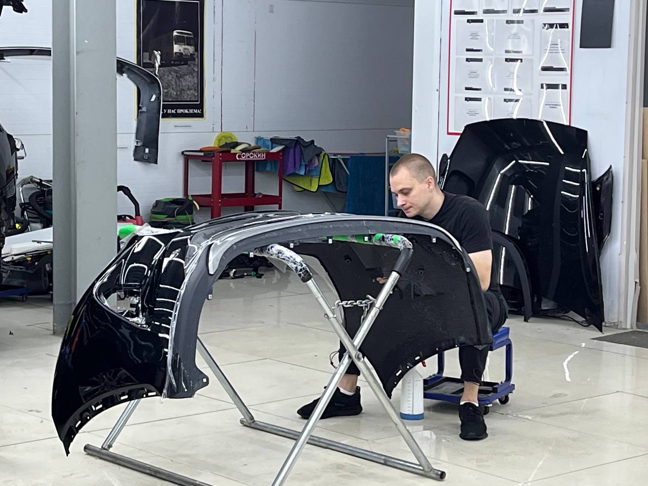 Почему плёнка лучшее решение для защиты
Плёнка работает как броня:
• сохраняет блеск и цвет ЛКП;
• защищает от сколов, царапин и реагентов;
• продлевает жизнь кузова и повышает стоимость автомобиля пр... | Сетка — социальная сеть от hh.ru