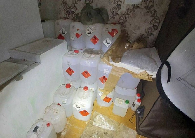 ⚡️Крупную нарколабораторию накрыли в Ставропольском крае
Подельники изготавливали «синтетику» в лабораторию, которую развернули в частном доме в селе Найденовка | Сетка — социальная сеть от hh.ru