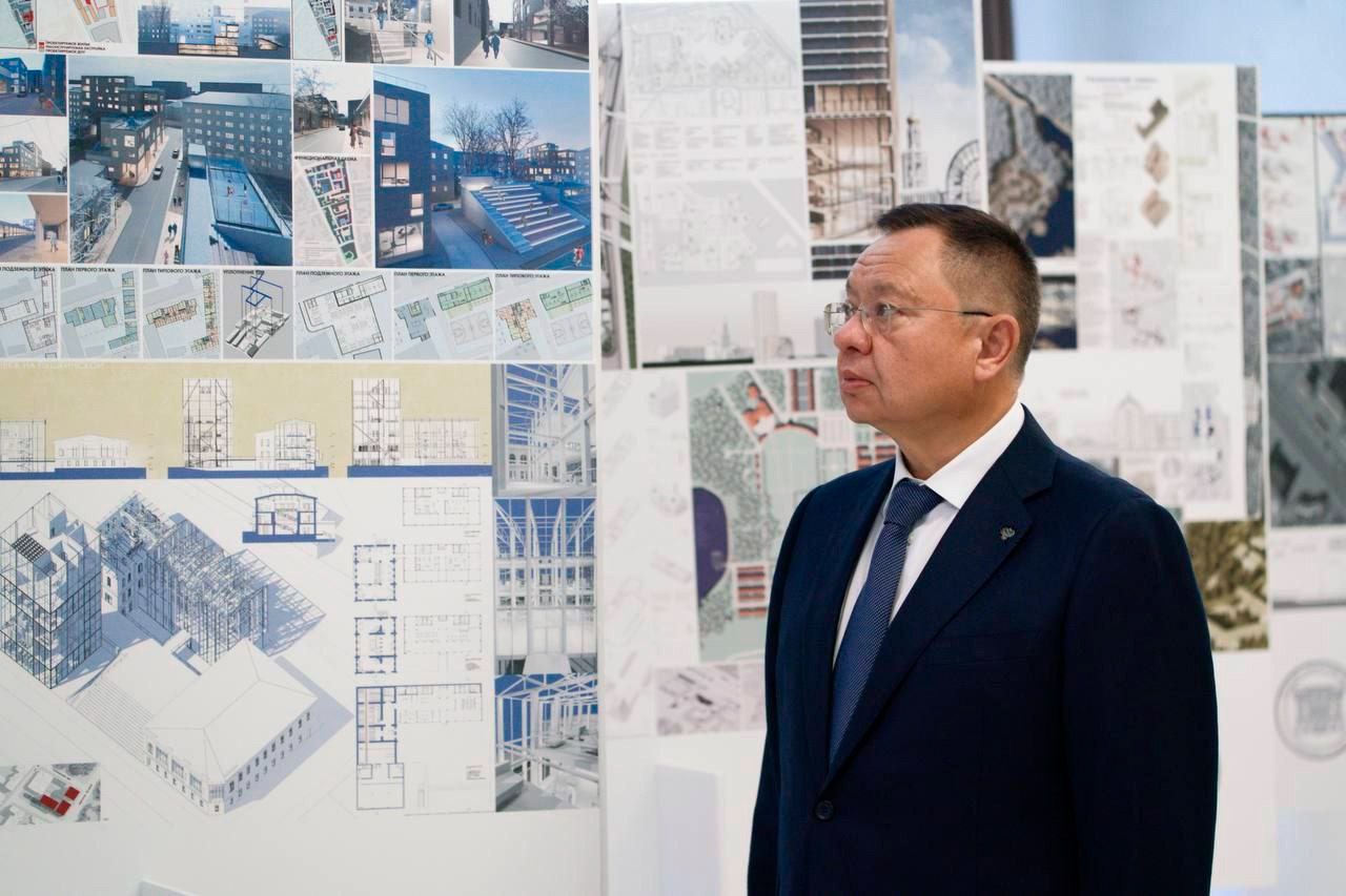 Министр строительства и ЖКХ РФ Ирек Файзуллин ознакомился с экспозицией работ, представленных студентами НИУ МГСУ и МАРХИ в Минстрое России
На экспозиции представлены учебные работы студентов архитект... | Сетка — социальная сеть от hh.ru