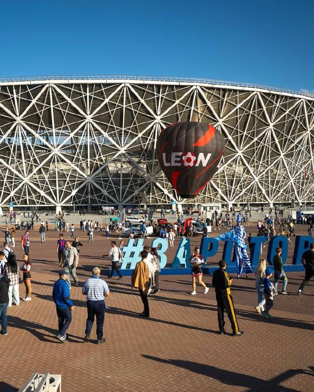 ❤️🏴󠁧󠁢󠁥󠁮󠁧󠁿 Leon круто отработал легендарный юбилей Ротора!
БК залетела с брендингом ретро-формы клуба-партнера.
Напомню: 30 лет назад Ротор прошел МЮ в Кубке УЕФА (0:0 в Волгограде и 2:2 в Манчестере) | Сетка — социальная сеть от hh.ru