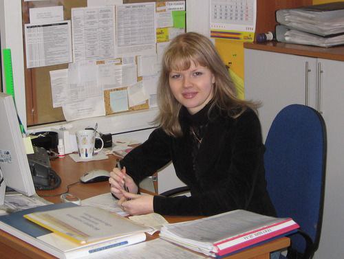 HR-менеджеры, сегодня наш день! 🎭  
Привет, друзья 👋
Сегодня праздник у тех, кто стоит на страже самых важных ресурсов любой компании - людей!  
HR-специалисты - это настоящие мастера человеческих отн... | Сетка — социальная сеть от hh.ru