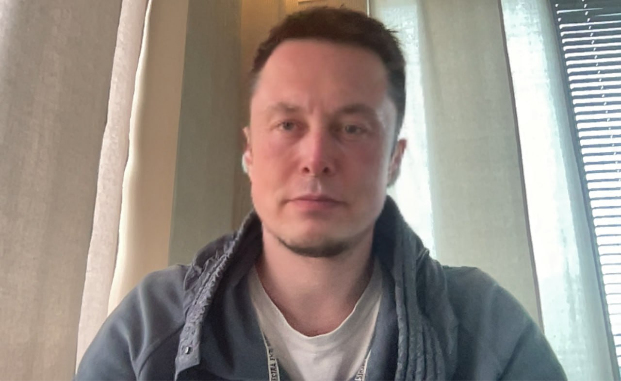 Поигрался тут с Deep-Live-Cam
Ну шо я могу сказать, выглядит прям ну очень убедительно) У кого железки помощнее, можете взять на созвонах поугарать
https://github.com/hacksider/Deep-Live-Cam | Сетка — социальная сеть от hh.ru