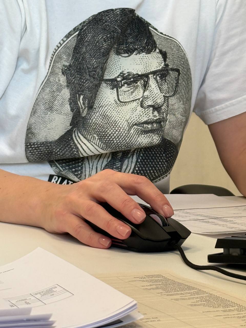 Зашёл в бухгалтерию. Мне там сказали, что всем всё платится. | Сетка — социальная сеть от hh.ru