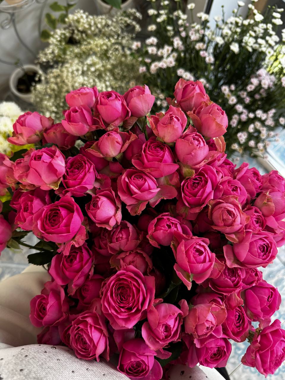 Давно не было меня в постах 💕 сегодня съемки в салоне цветов, поэтому ловите красивые фото✨ | Сетка — социальная сеть от hh.ru