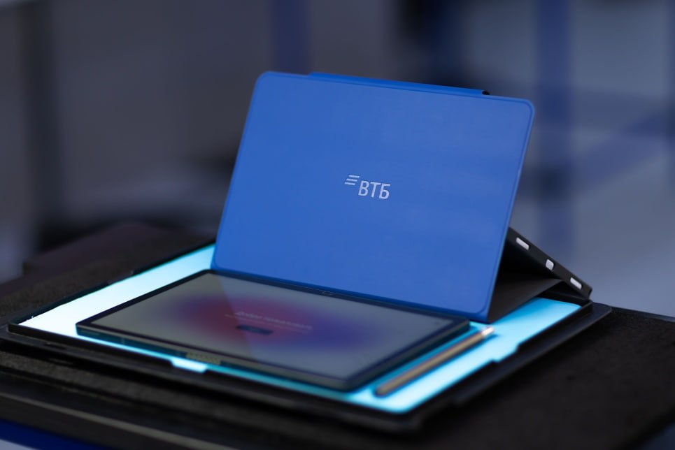 ⏺YADRO поставила ВТБ более 13 000 планшетов KVADRAT
Ранее ВТБ уже приобрел 5,5 тысяч таких устройств | Сетка — социальная сеть от hh.ru