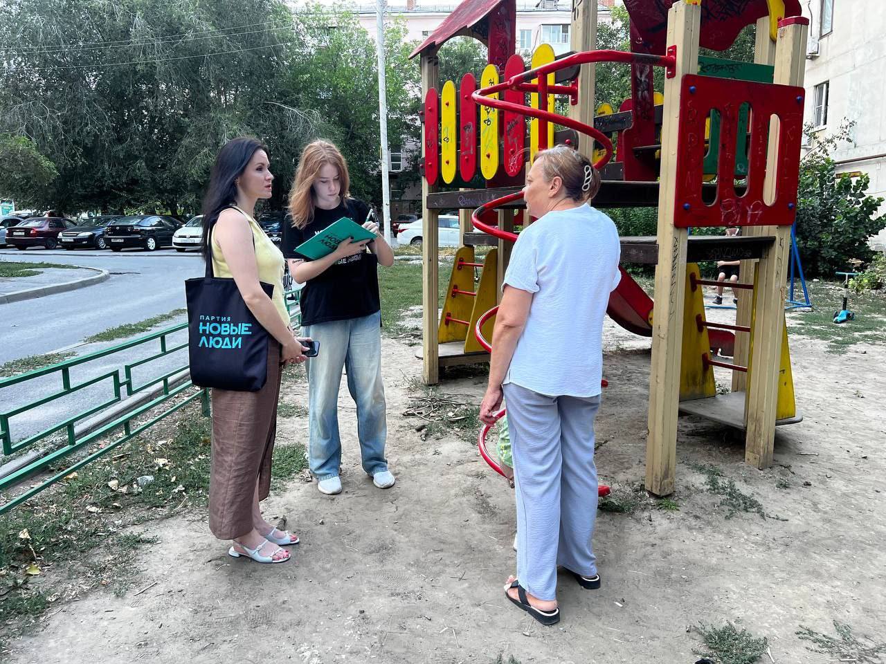 Лето в полях 🌾
Это было одно из самых насыщенных лет в моей жизни.
Но если честно, путь начался гораздо раньше. Ещё зимой мы начали собирать команду. Искали тех, кому это может быть интересно и важно | Сетка — социальная сеть от hh.ru