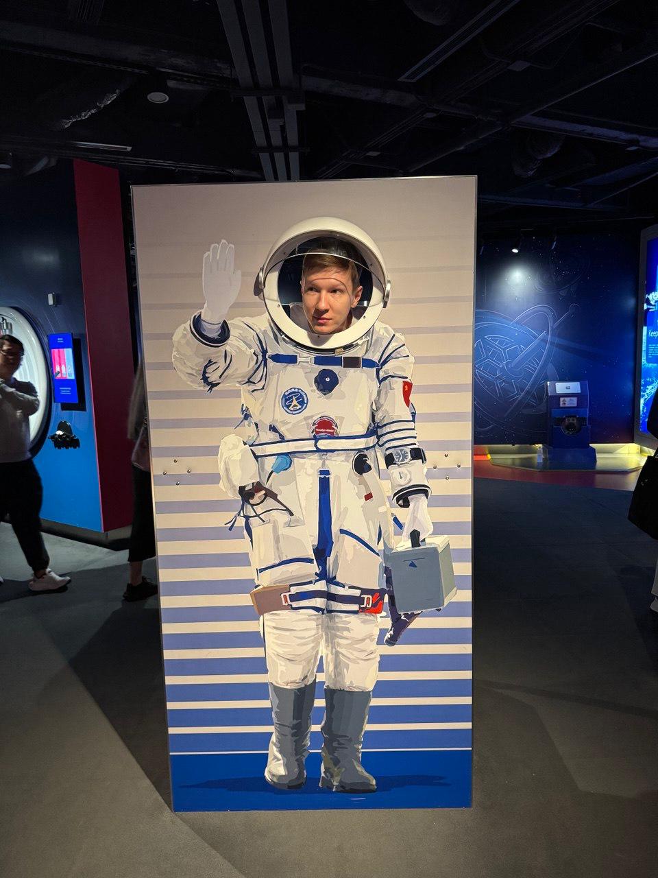 Hong Kong Space Museum
Нам так понравился музей денег, что мы решили ещё и зацепить музей космоса. И не зря! Локация оказалась очень эффектной | Сетка — социальная сеть от hh.ru