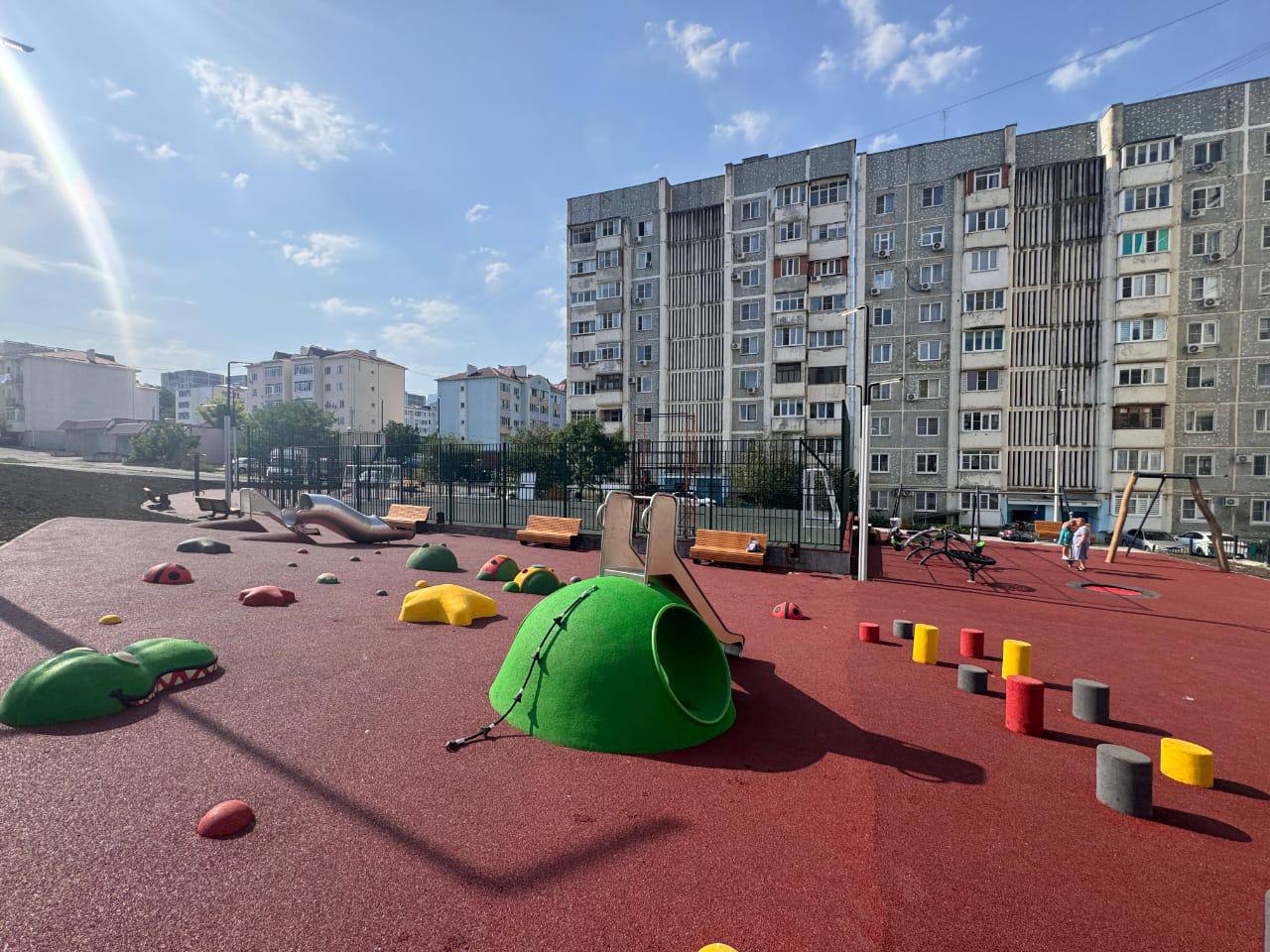 Стадион, спортплощадки, места для отдыха с детьми и прогулочная зона — в Железноводске появился новый сквер
В городе-курорте открылся сквер «Пятачок» на Октябрьской, о котором долго просили местные жи... | Сетка — социальная сеть от hh.ru