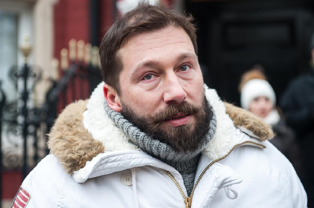 Суд Москвы заочно арестовал бизнесмена Евгения Чичваркина (признан в России иноагентом) на два месяца по обвинению в распространении фейков о российской армии и уклонении от обязанностей иноагента, со... | Сетка — социальная сеть от hh.ru