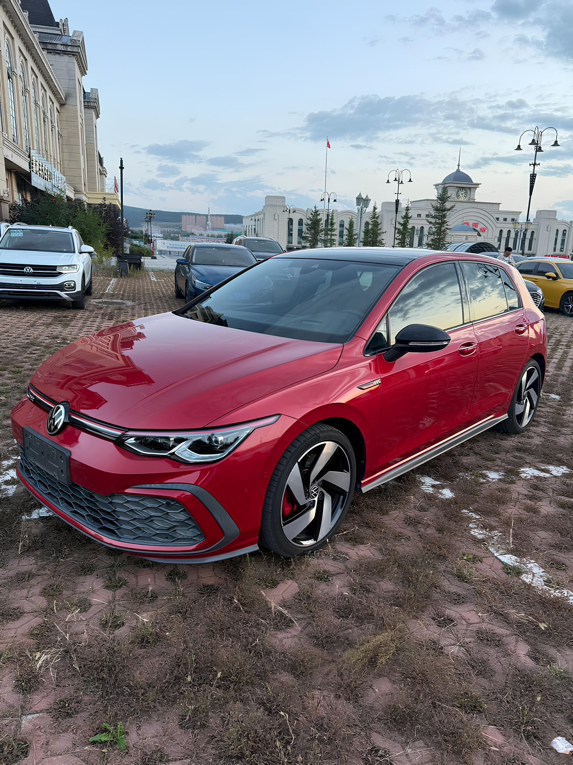 🚘Volkswagen Golf GTI
Июль 2021 | 29 485 км | 2.0 л бензин | 220 л.с | Сетка — социальная сеть от hh.ru