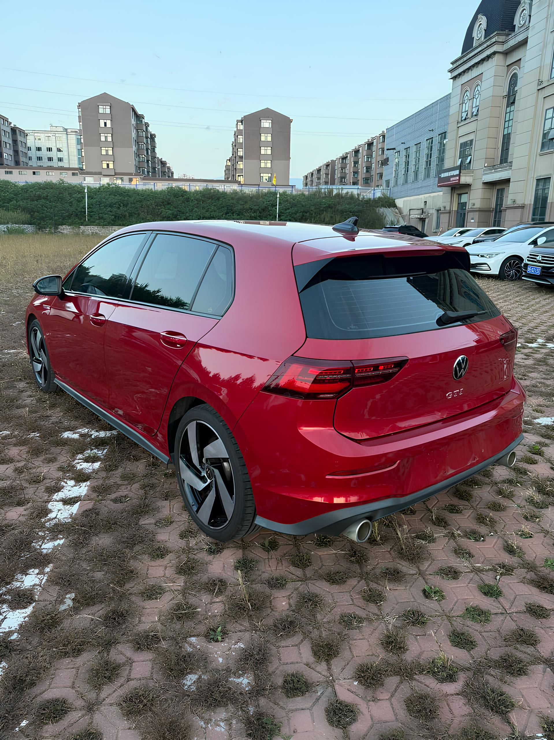 🚘Volkswagen Golf GTI
Июль 2021 | 29 485 км | 2.0 л бензин | 220 л.с | Сетка — социальная сеть от hh.ru