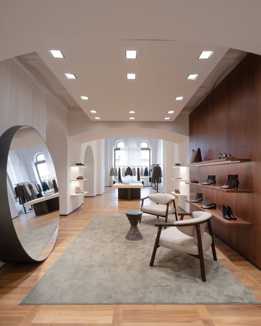 Limé открыли флагман в ГУМе на месте бутика Louis Vuitton.
Новый магазин занимает три уровня и площадь в 1880 кв. метров | Сетка — социальная сеть от hh.ru