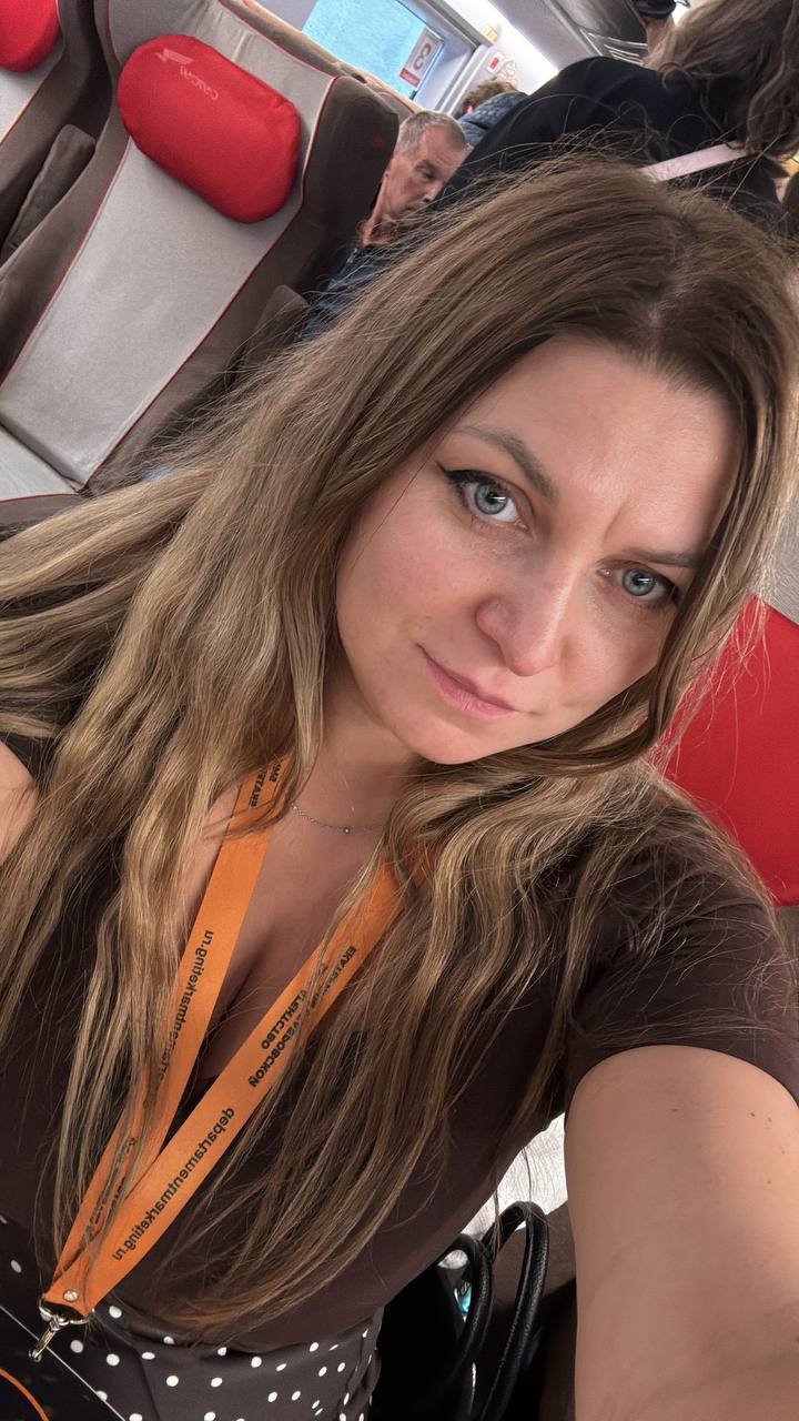 🔥 Санкт-Петербург встретил меня огненно!
Сегодня 18.09.25 я выступала в #TrendAgent с темой «Продвижение Telegram-канала агента через посевы и биржи» | Сетка — социальная сеть от hh.ru