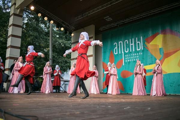 🔥Фестиваль абхазской культуры «АПСНЫ»
21 сентября с 12:00 до 22:00
В программе:
⭕️Абхазское застолье с тамадой и вкуснейшие блюда национальной кухни;
⭕️Ароматный кофе по-восточному;
⭕️Лекции, виртуаль... | Сетка — социальная сеть от hh.ru